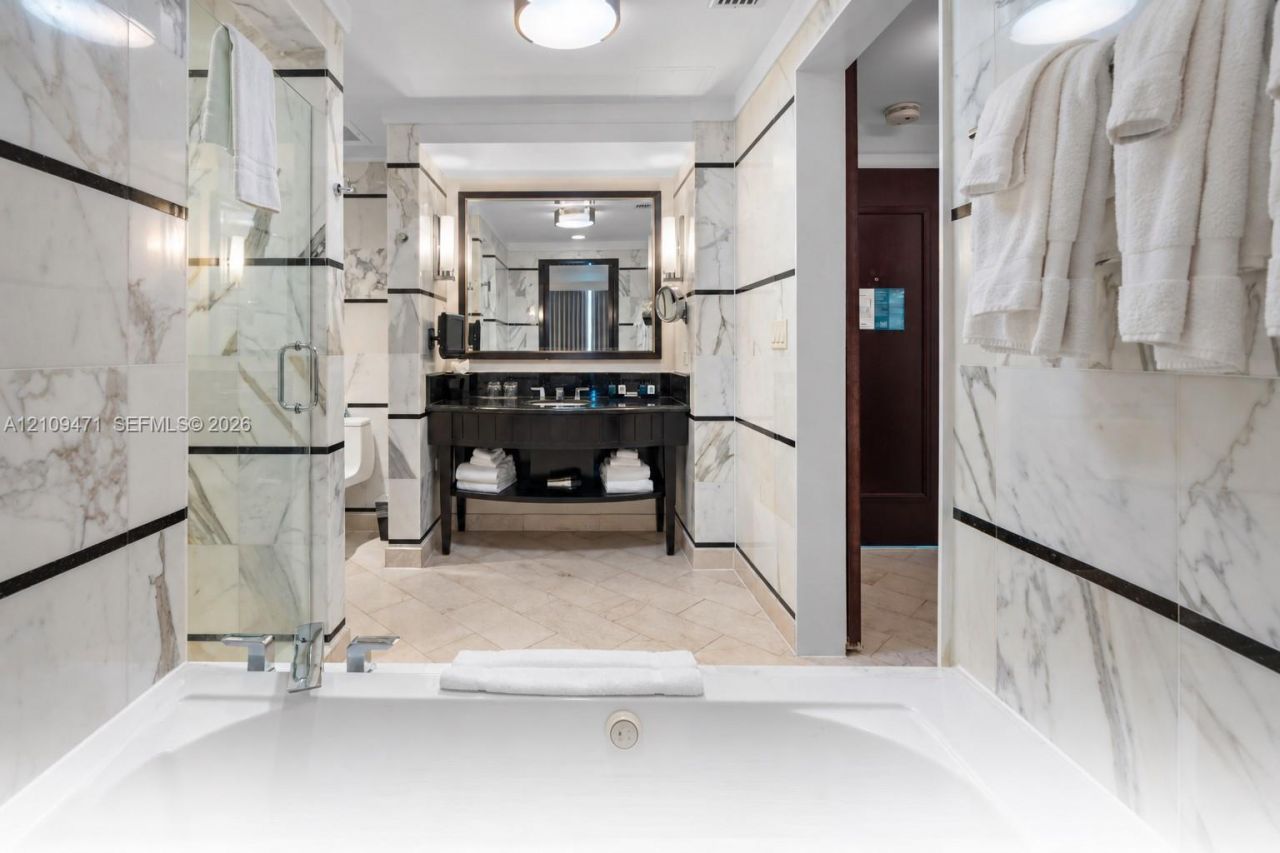 4391 Collins Ave , Unit 806, Miami Beach, FL 33140 Photo