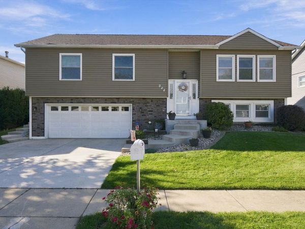 944 Lacrosse Street , Carol Stream, IL 60188