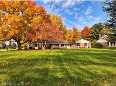 915 Ironstone Drive , Rochester Hills, Mi 48309