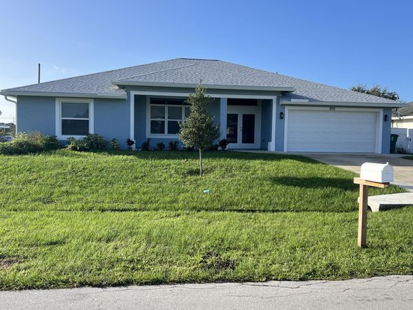 900 SW VERSAILLES Avenue, Port St. Lucie, FL 34953
