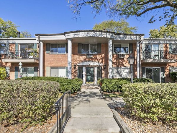 2311 S Goebbert Road, Unit B103, Arlington Heights, IL 60005