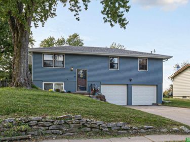 8121 Corby Street, Omaha, NE 68134