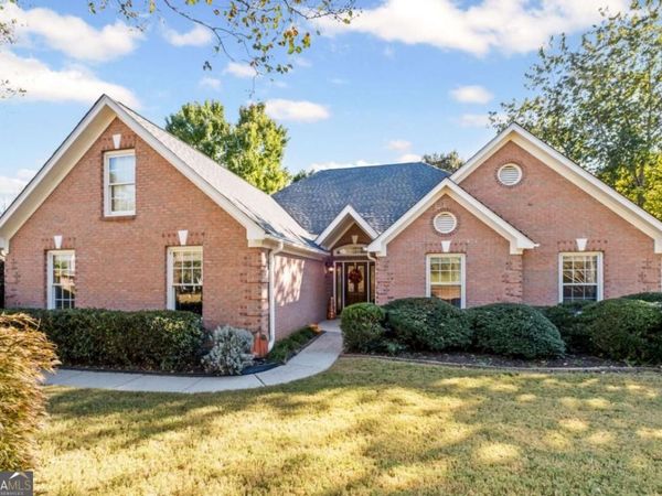 525 Silverberry Lane, Sugar Hill, GA 30518