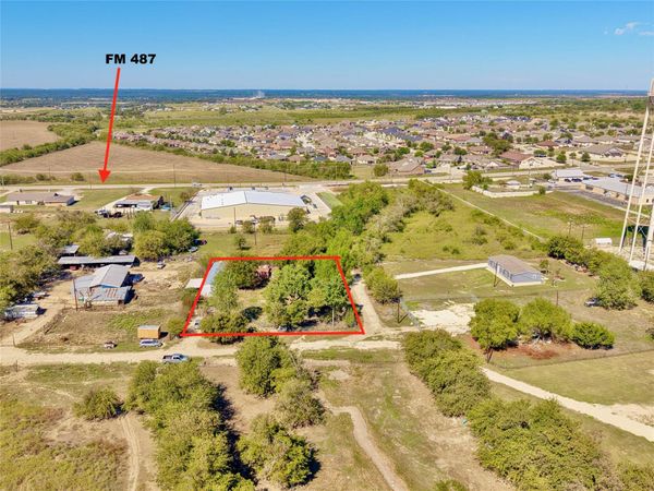 570 County Road 306 RD , Jarrell, TX 76537