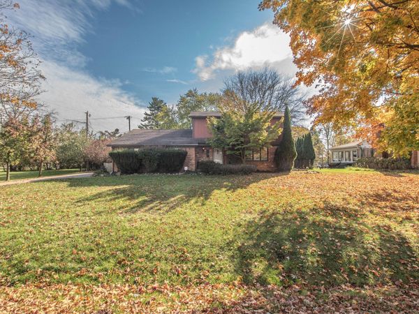 2255 Horseshoe Drive, West Bloomfield, MI 48322