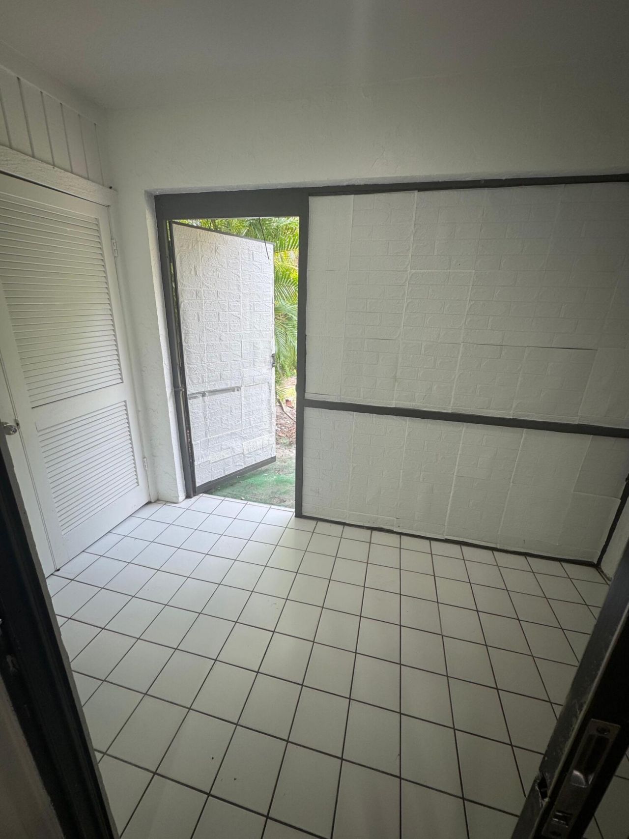 403 Glenwood Drive, Unit 403, West Palm Beach, FL 33415 Photo