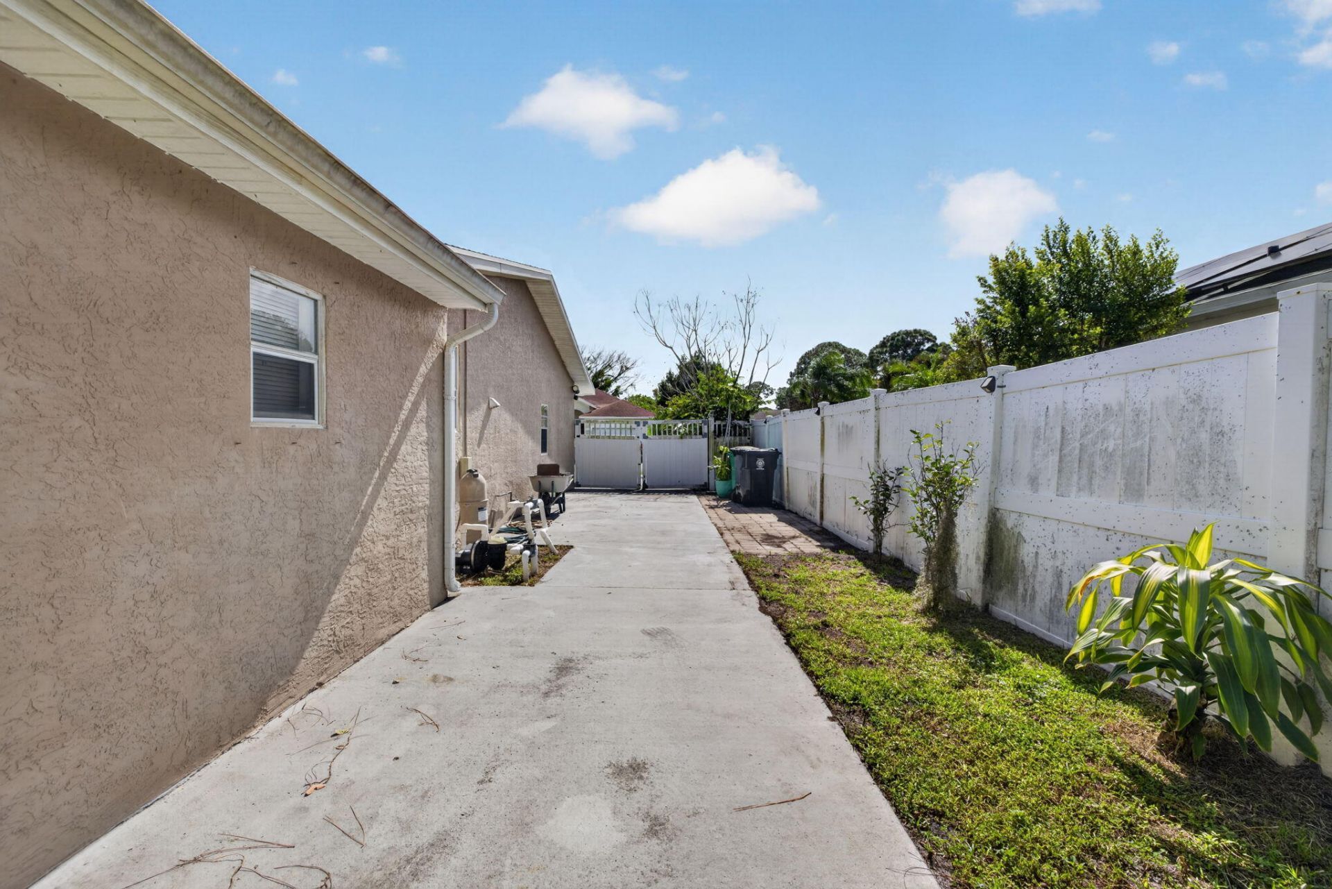 557 NW Sherbrooke Avenue, Port Saint Lucie, FL 34983 Photo
