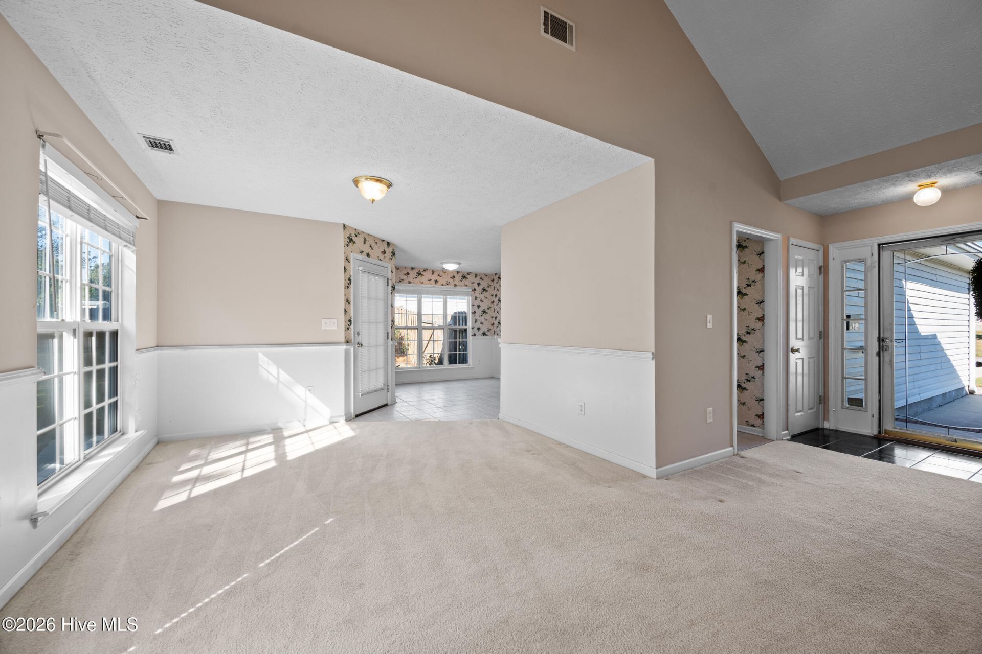 5059 Pleasant Pointe Drive Photo 13