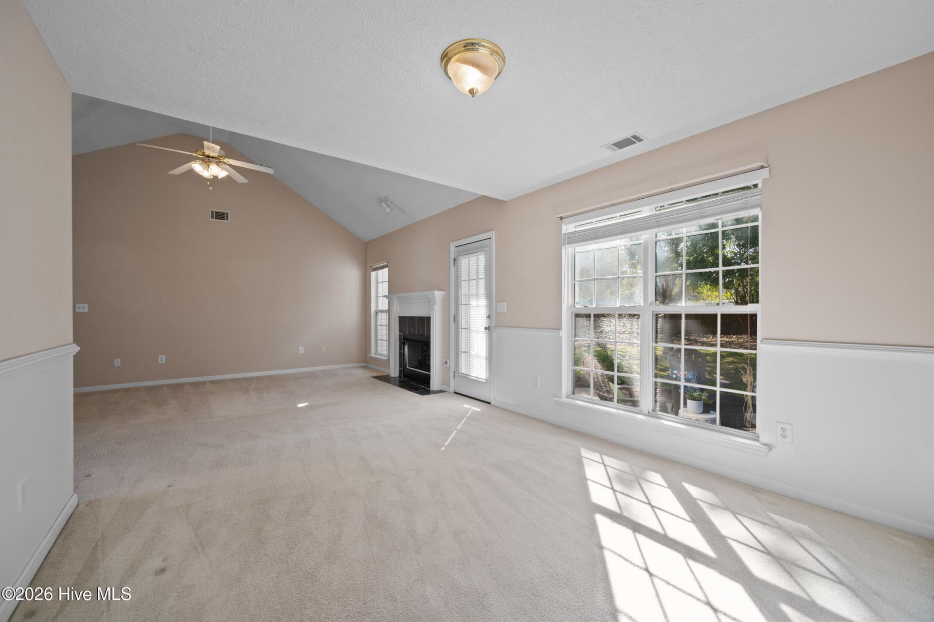 5059 Pleasant Pointe Drive Photo 14