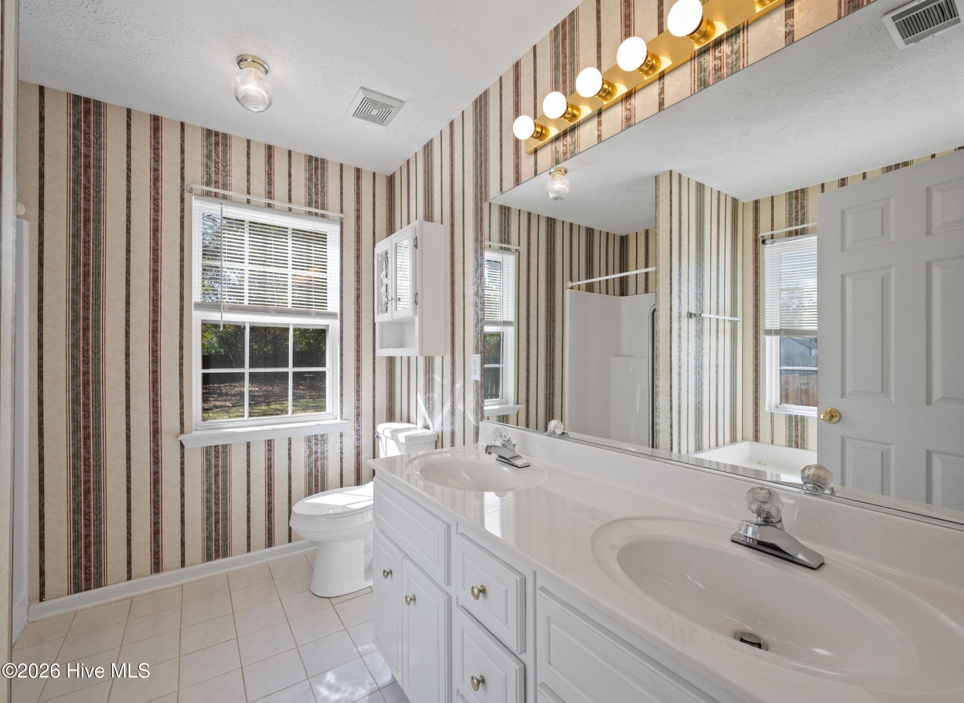 5059 Pleasant Pointe Drive Photo 7