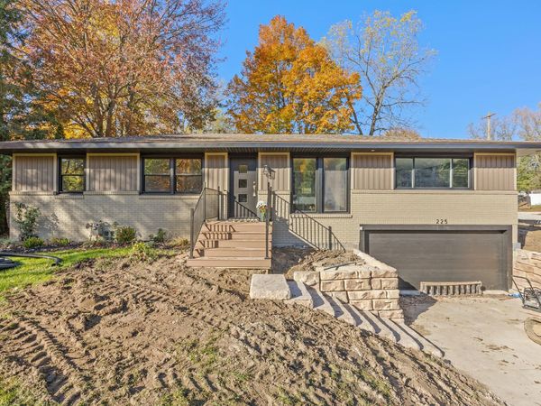 225 Sunset Hills Avenue NW, Grand Rapids, MI 49534