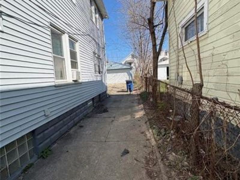 11817 Dove Avenue , Cleveland, OH 44105 Photo 3