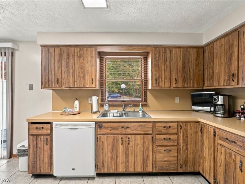 37952 French Creek Road , Avon, OH 44011 Photo 12