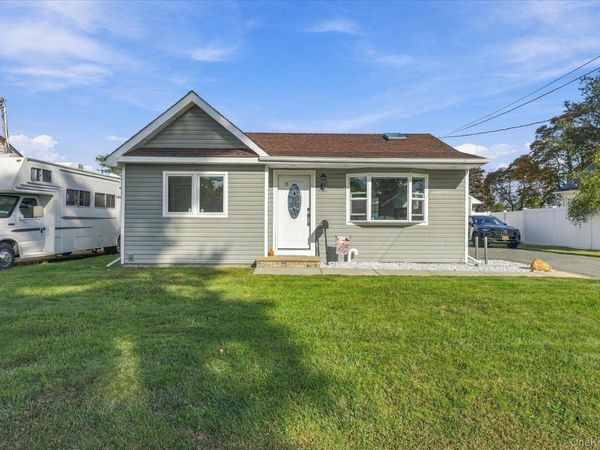 21 Birs Avenue , Lindenhurst, NY 11757