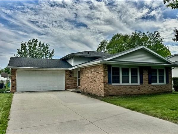 226 Meadows Road , Bourbonnais, IL 60914