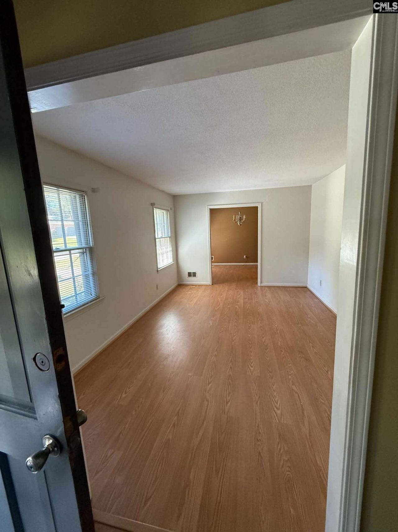 336 Saint Albans Road  Photo 4