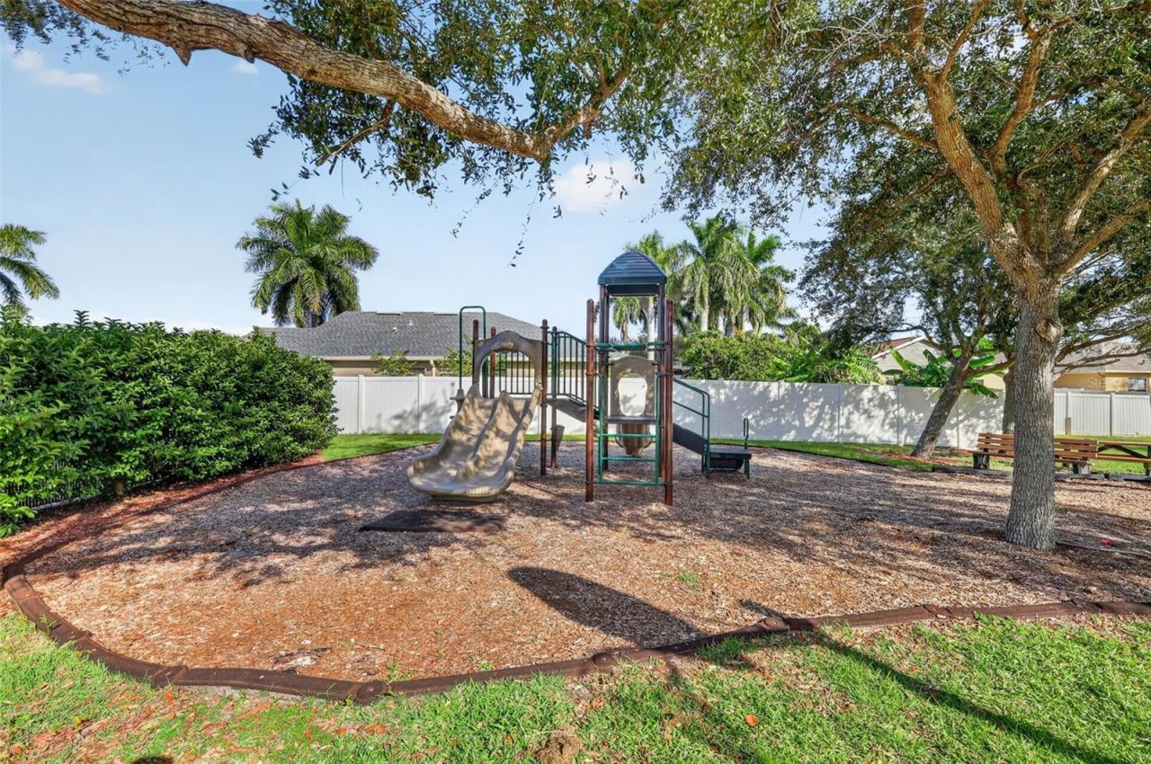3415 71st Avenue E, Sarasota, FL 34243 Photo
