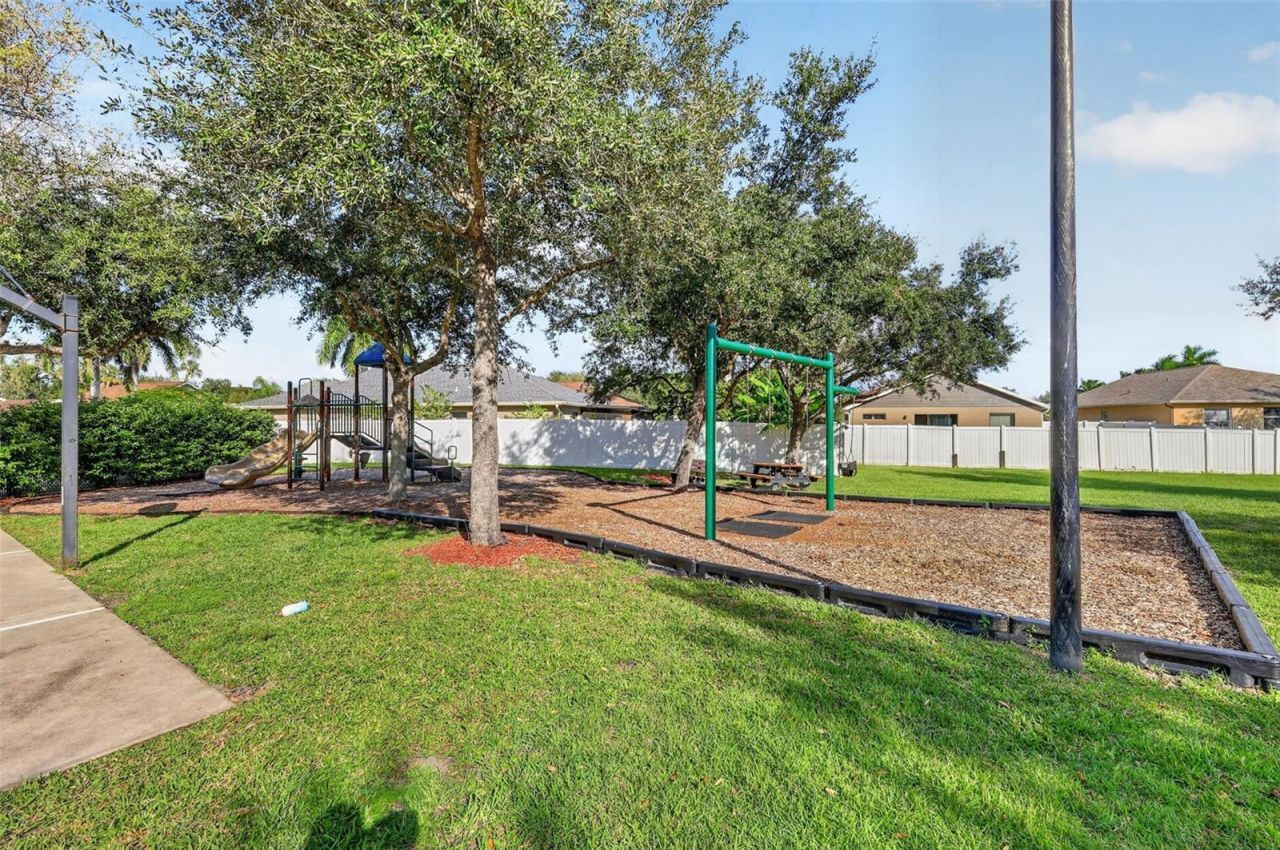 3415 71st Avenue E, Sarasota, FL 34243 Photo
