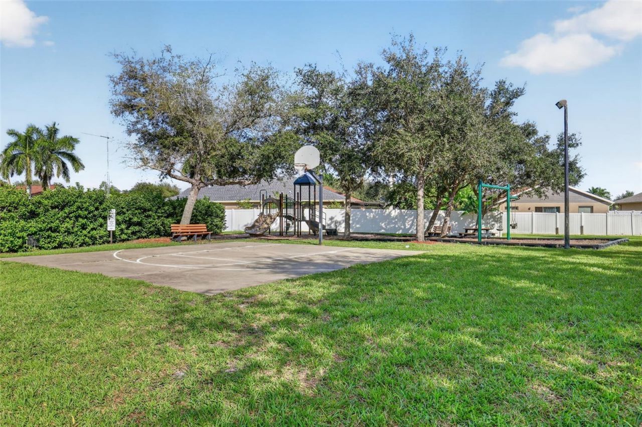 3415 71st Avenue E, Sarasota, FL 34243 Photo