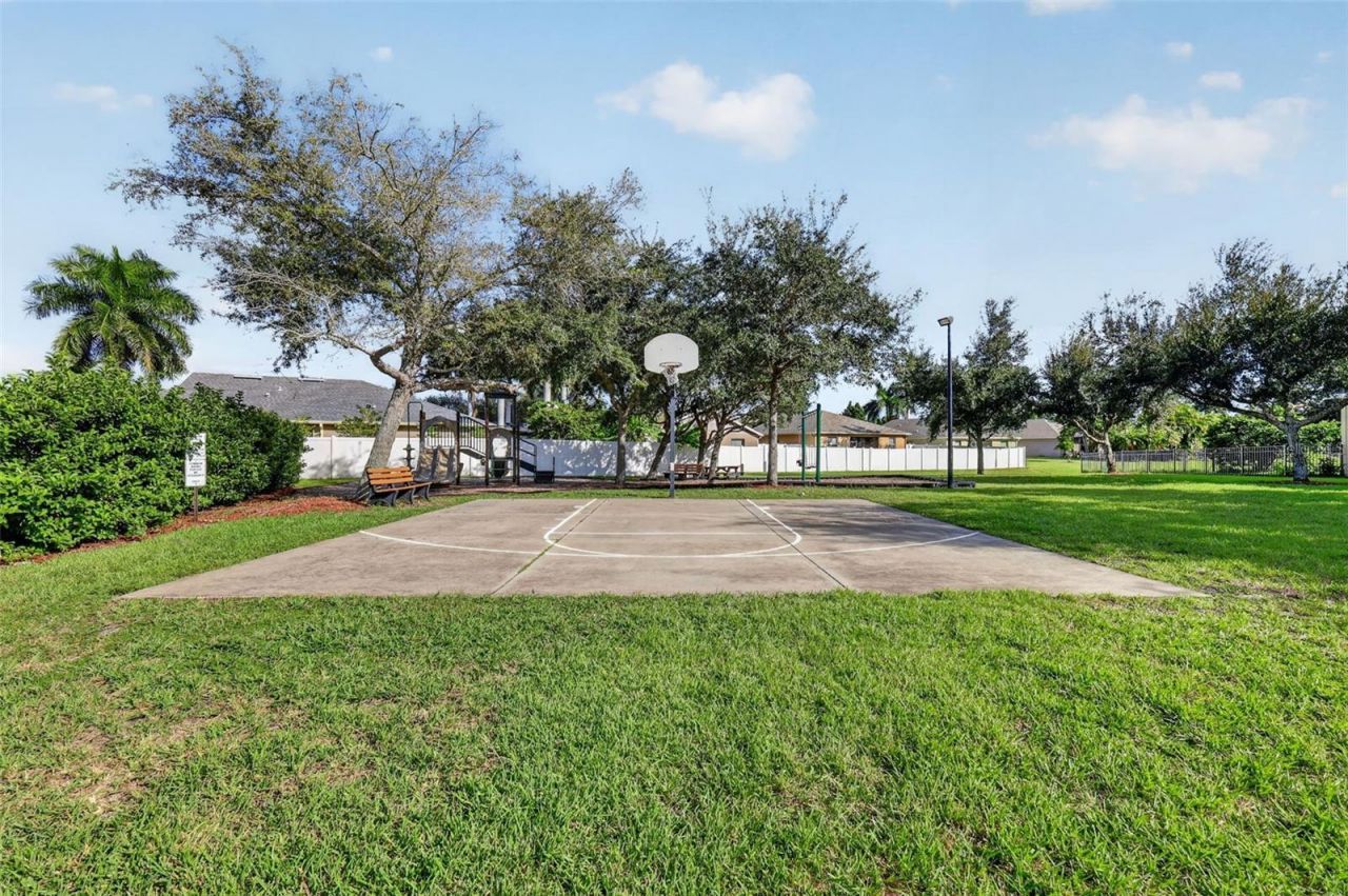 3415 71st Avenue E, Sarasota, FL 34243 Photo