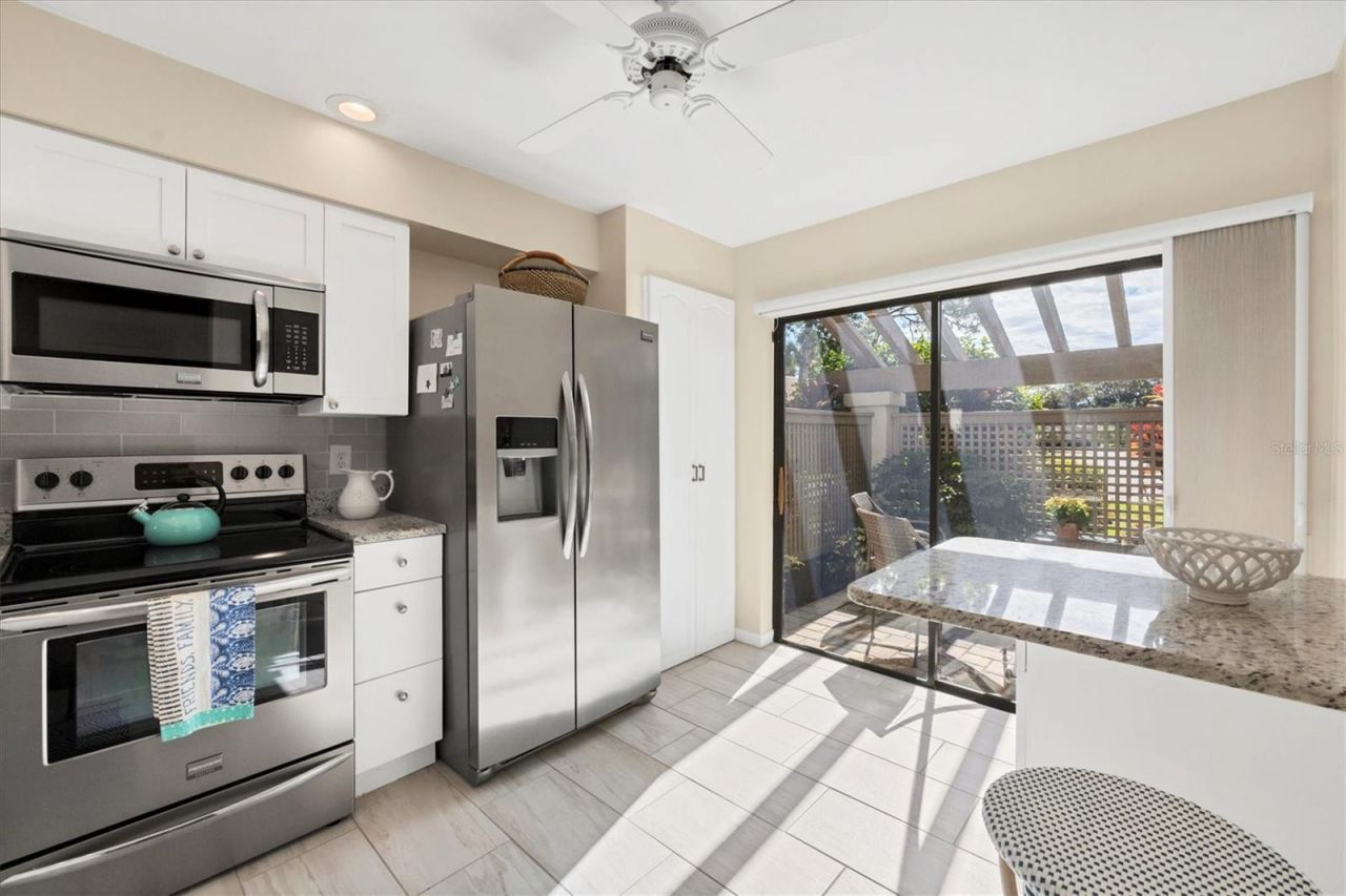 3304 Sandleheath, Unit 25, Sarasota, FL 34235 Photo