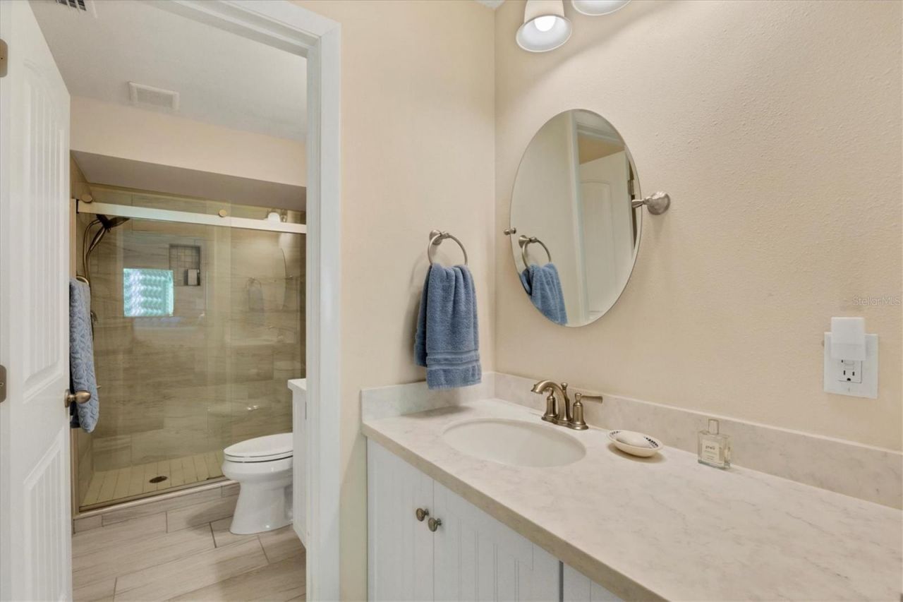 3304 Sandleheath, Unit 25, Sarasota, FL 34235 Photo