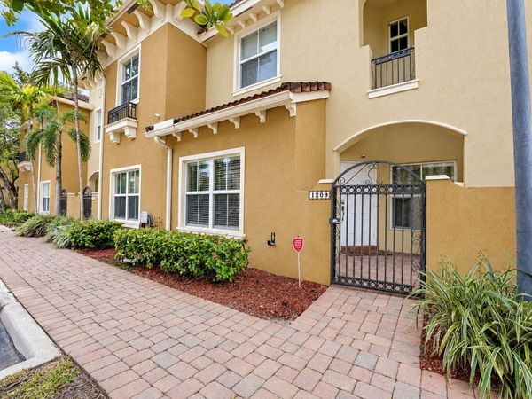 2851 W PROSPECT Road, Unit 1209, Tamarac, FL 33309