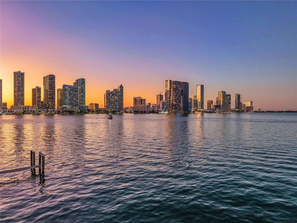 851 N Venetian Dr , Miami, FL 33139