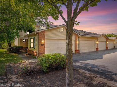 5666 Drake Hollow Drive E, West Bloomfield Township, Mi 48322
