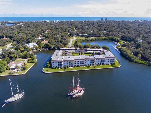 200 Greytwig Road, Unit 213, Vero Beach, FL 32963