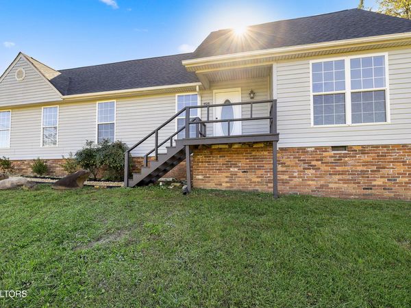 1125 Melton Hill Circle, Clinton, TN 37716