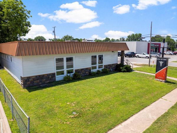 700 S Main Street , Grove, OK 74344