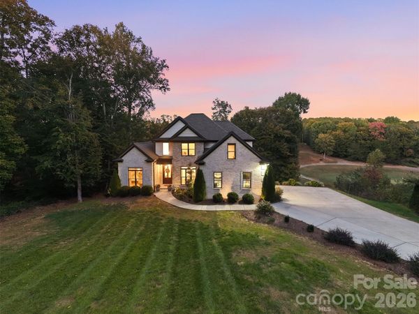 647 Victoria Lane, Hickory, NC 28601