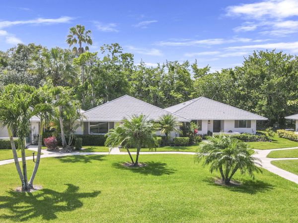 824 Club Drive, Palm Beach Gardens, FL 33418