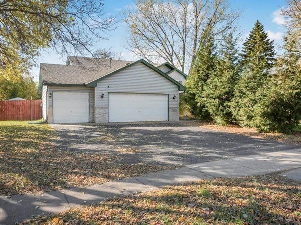 10560 Robinson Drive NW, Coon Rapids, MN 55433
