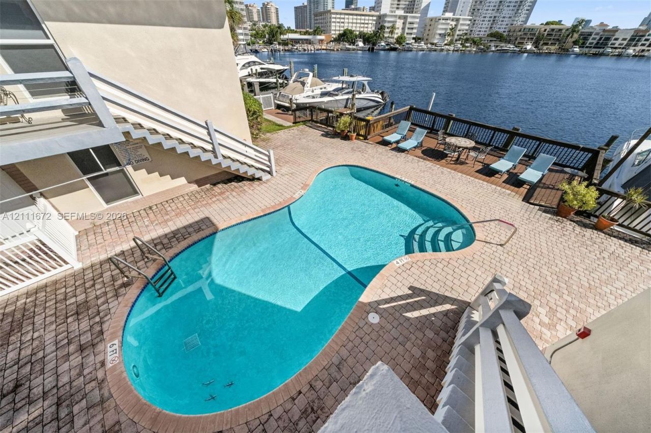 2380 Diana Dr, Unit 8, Hallandale Beach, FL 33009 Photo