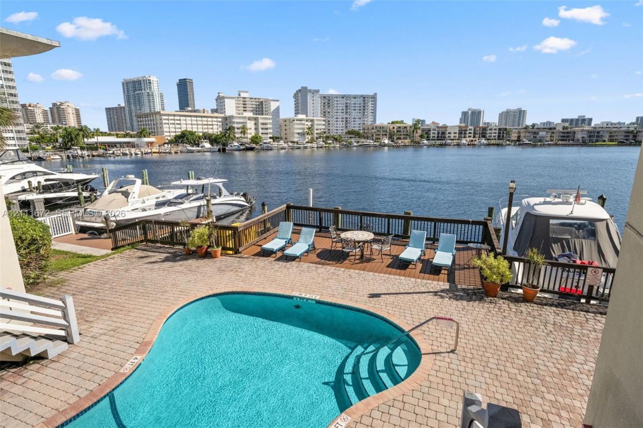 2380 Diana Dr, Unit 8, Hallandale Beach, FL 33009 Photo