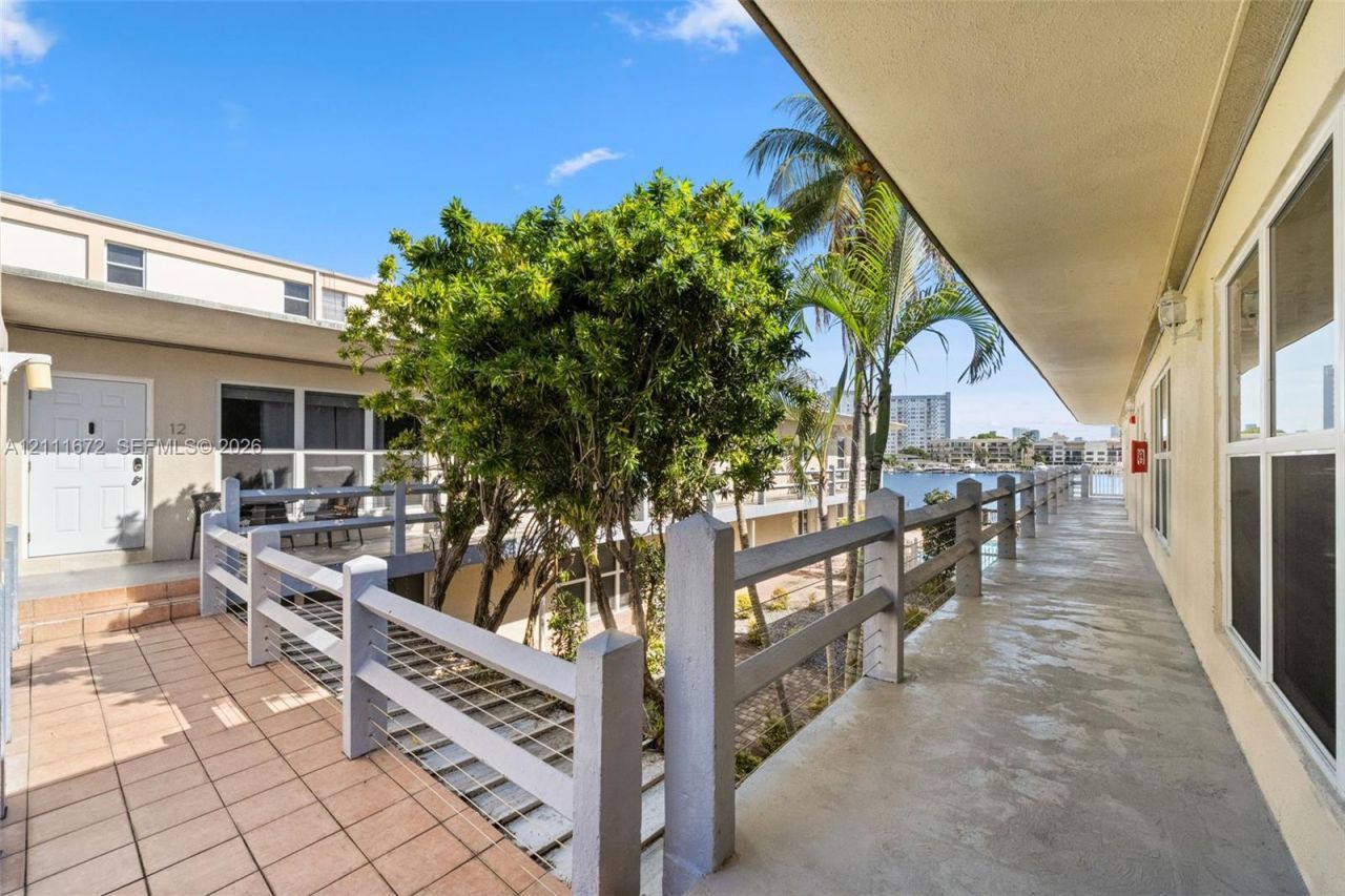 2380 Diana Dr, Unit 8, Hallandale Beach, FL 33009 Photo