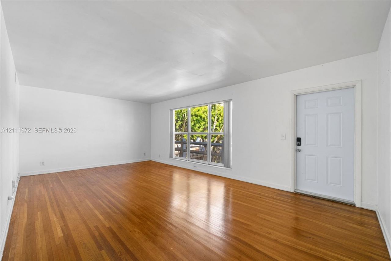 2380 Diana Dr, Unit 8, Hallandale Beach, FL 33009 Photo