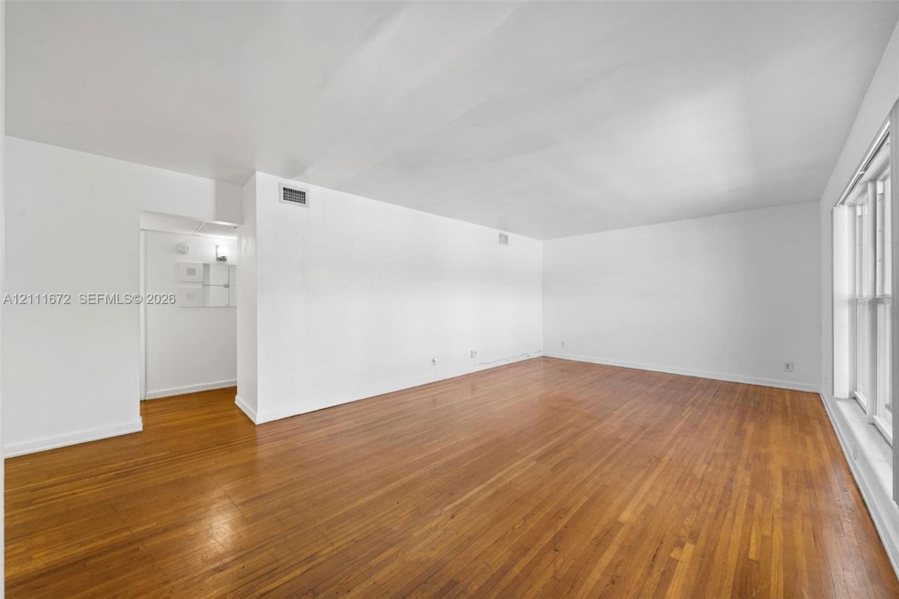 2380 Diana Dr, Unit 8, Hallandale Beach, FL 33009 Photo