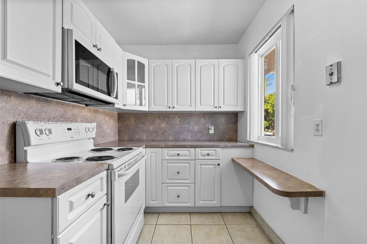 2380 Diana Dr, Unit 8, Hallandale Beach, FL 33009 Photo