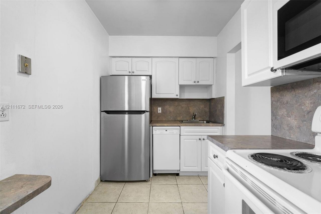 2380 Diana Dr, Unit 8, Hallandale Beach, FL 33009 Photo