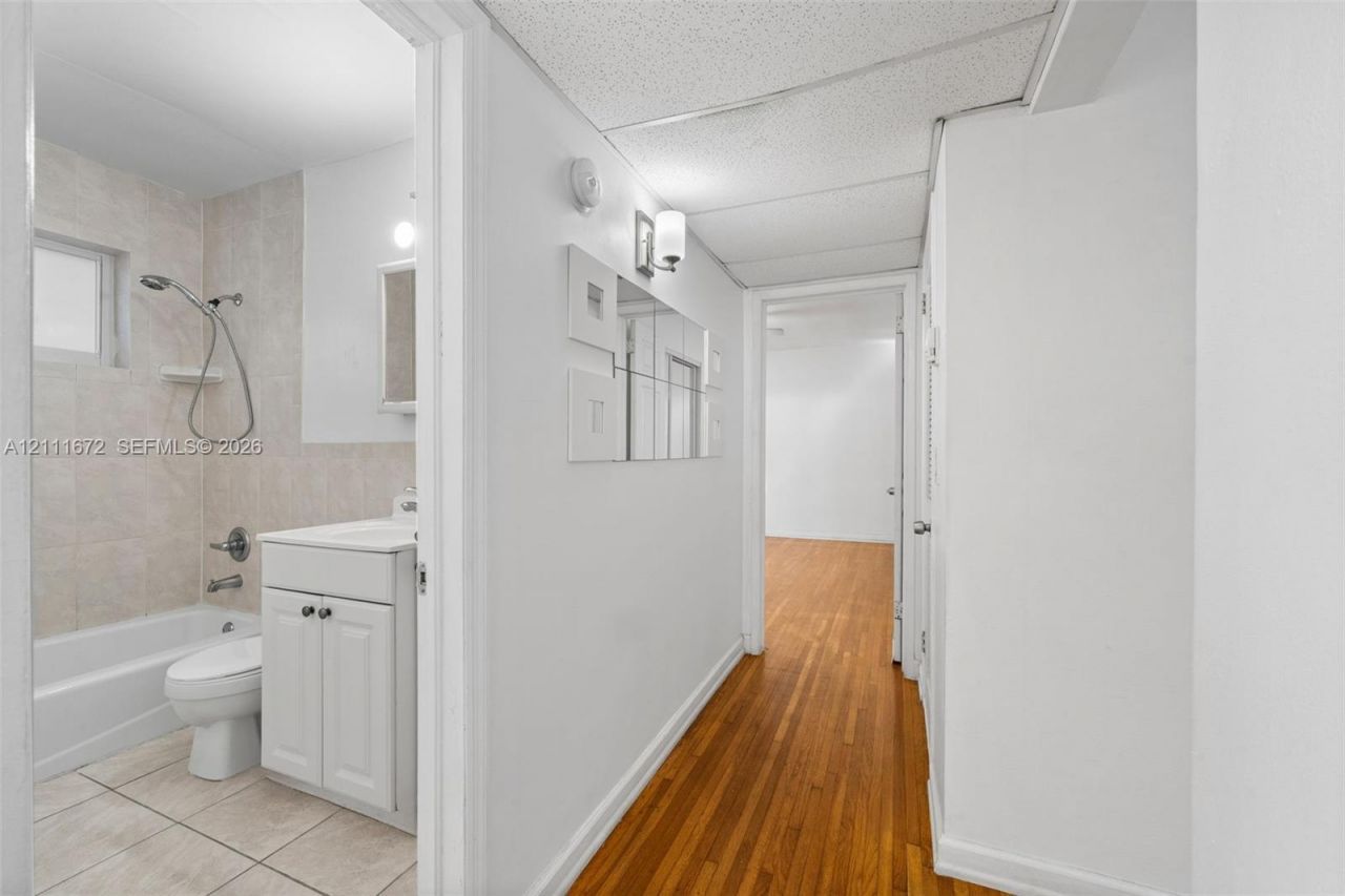 2380 Diana Dr, Unit 8, Hallandale Beach, FL 33009 Photo