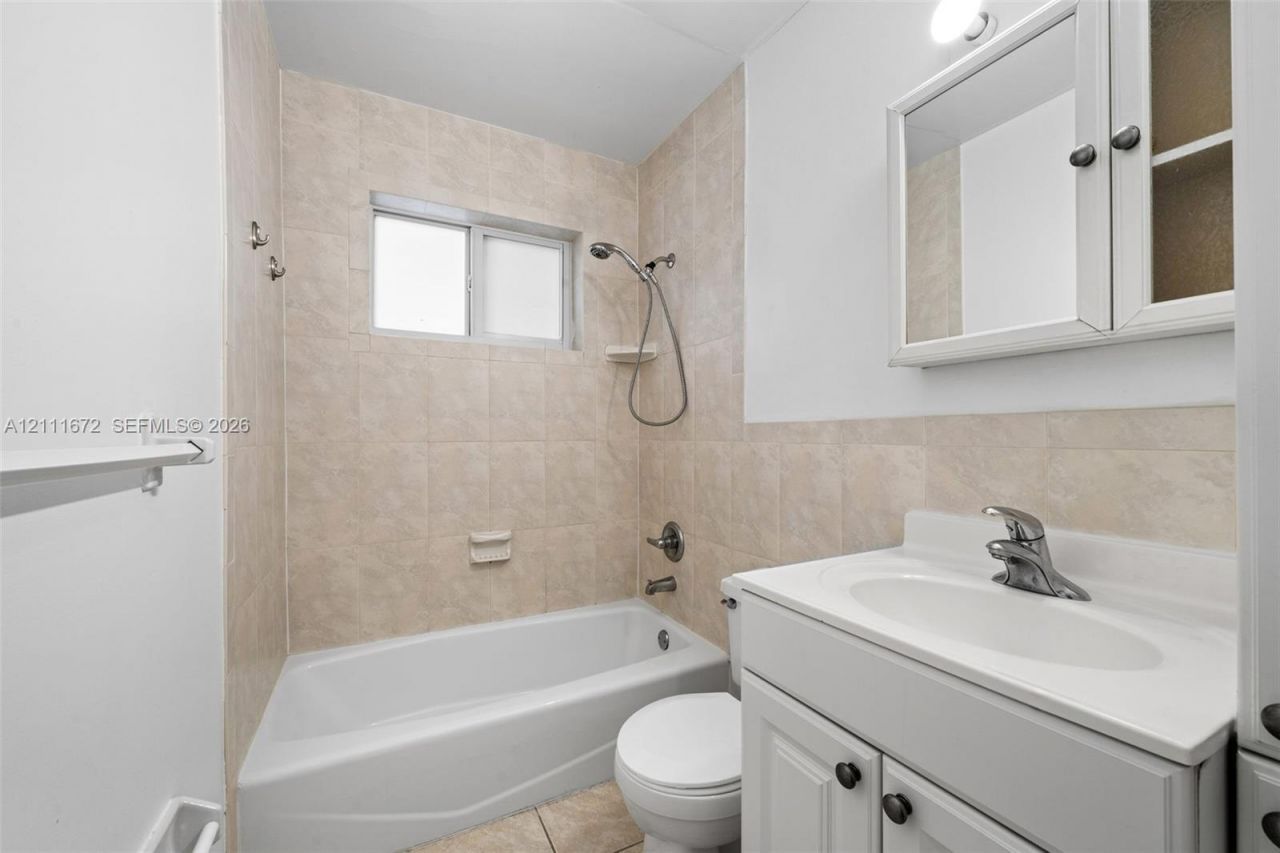 2380 Diana Dr, Unit 8, Hallandale Beach, FL 33009 Photo
