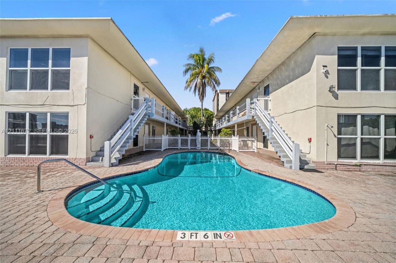 2380 Diana Dr, Unit 8, Hallandale Beach, FL 33009 Photo