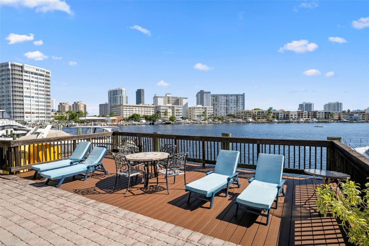 2380 Diana Dr, Unit 8, Hallandale Beach, FL 33009 Photo