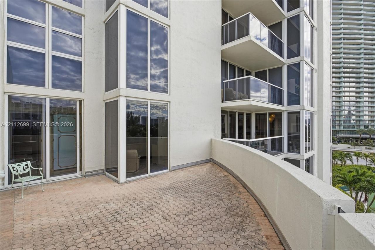 19111 Collins Ave , Unit 505, Sunny Isles Beach, FL 33160 Photo