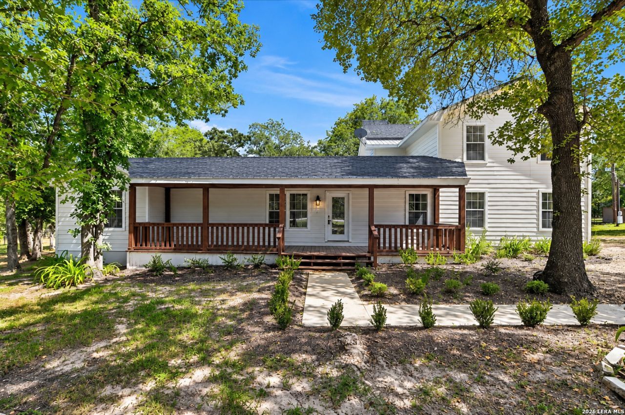 241 Oak Hollow Dr, La Vernia, TX 78121 Main Photo