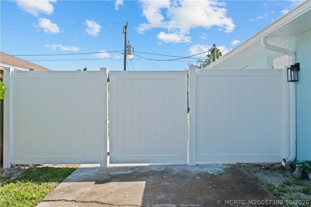 5807 SE Mitzi Lane , Stuart, FL 34997 Photo