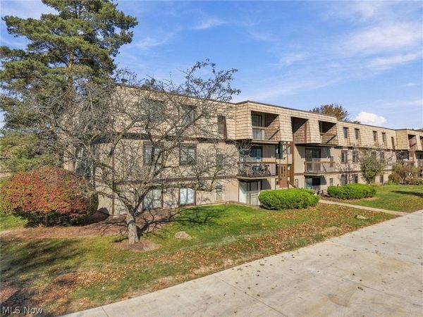 9611 Sunrise Boulevard, Unit K3, North Royalton, OH 44133